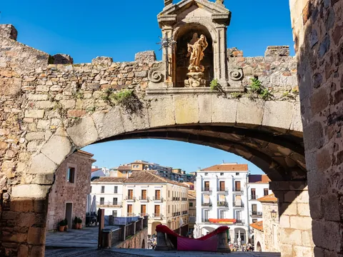 Arco de la Estrella en Cáceres, España.