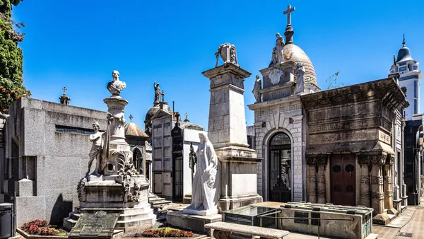 cementerio-recoleta-tour-buenos-aires-con-traslados.jpg