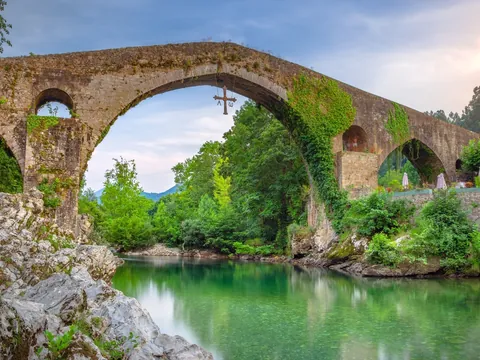 Puente Romano de Cangas de Onís sobre el Río Sella