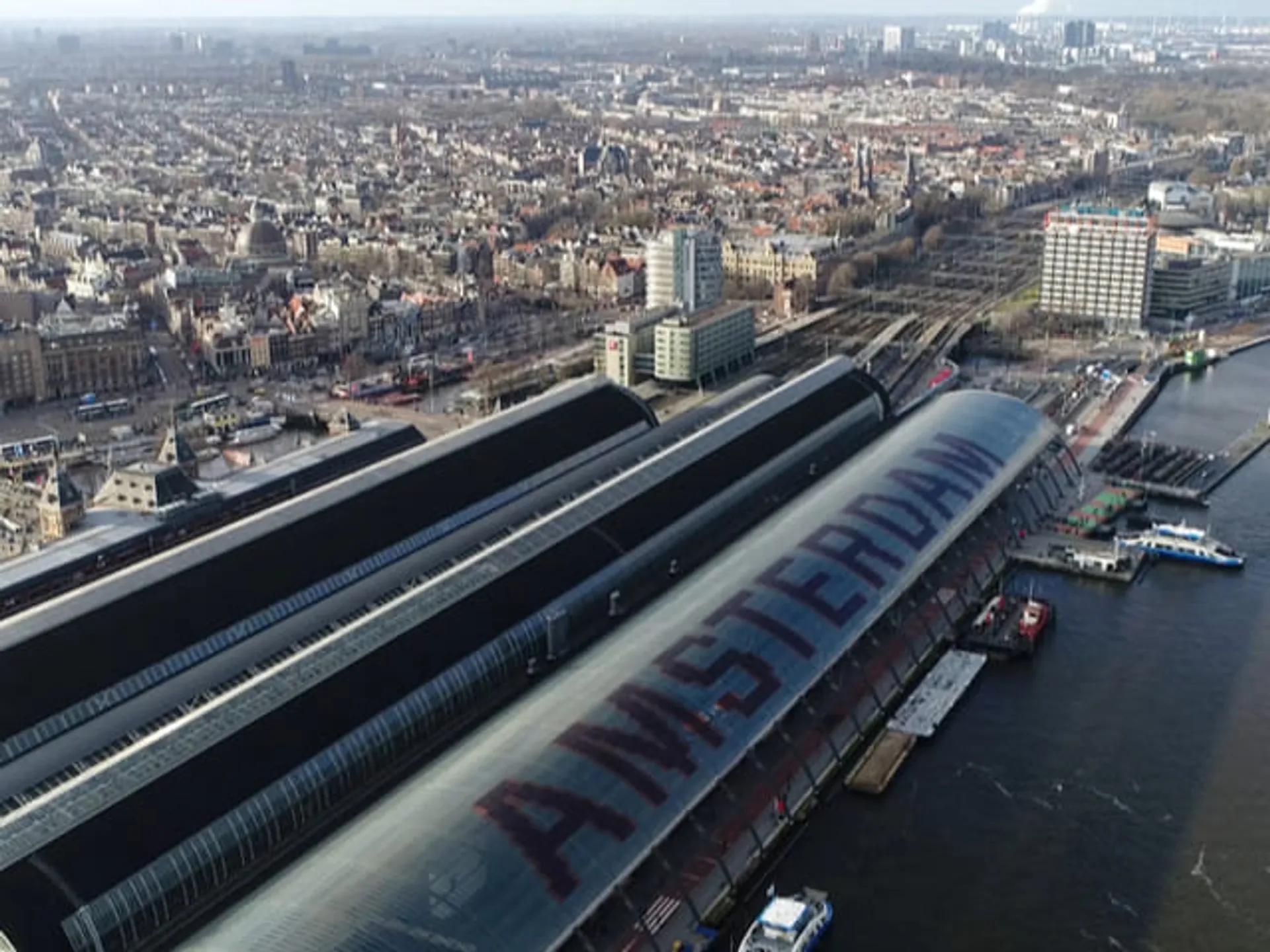 Imagen aérea de la estación de Ámsterdam  -Ámsterdam Que ver -Guía de viaje 