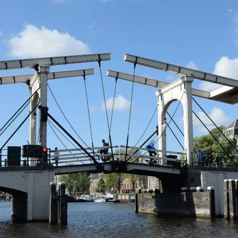 Magere Brug-Ámsterdam que ver-Guía de viaje