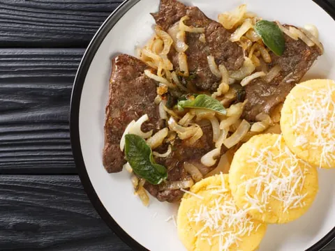 Fegato alla Veneziana - Qué comer en Venecia - Guía de Viaje Venecia - Buendía Tours