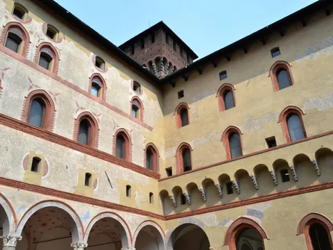 Interior del Castillo de Sforzesco en Milán