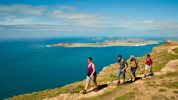 Senderismo Lanzarote Trekking Volcan Corona Acantilados Famara islas Canarias Rutas paseos España