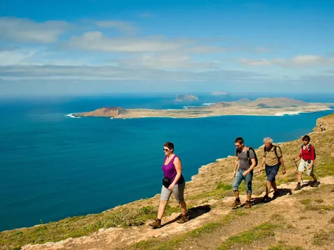 Senderismo Lanzarote Trekking Volcan Corona Acantilados Famara islas Canarias Rutas paseos España