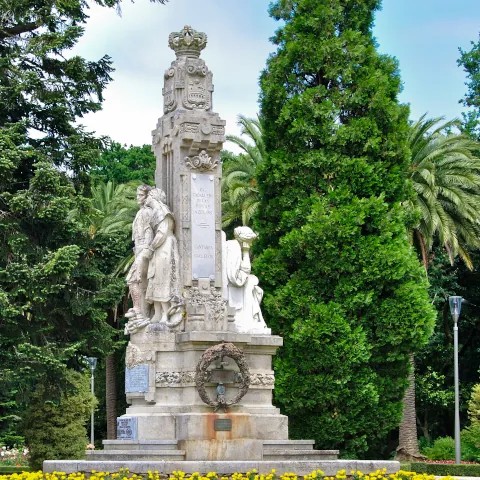 Escultura en el Parque de Alameda de Santiago de Compostelaç  - Qué ver en Santiago - Guía de viaje Santiago de Compostela - Buendía Tours