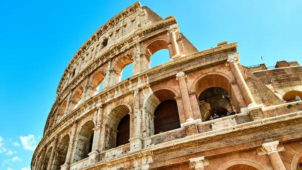 Vista exterior del Coliseo Romano, Roma, Italia