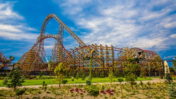 Montaña rusa Zadra en Energylandia, el mayor parque de atracciones de Polonia