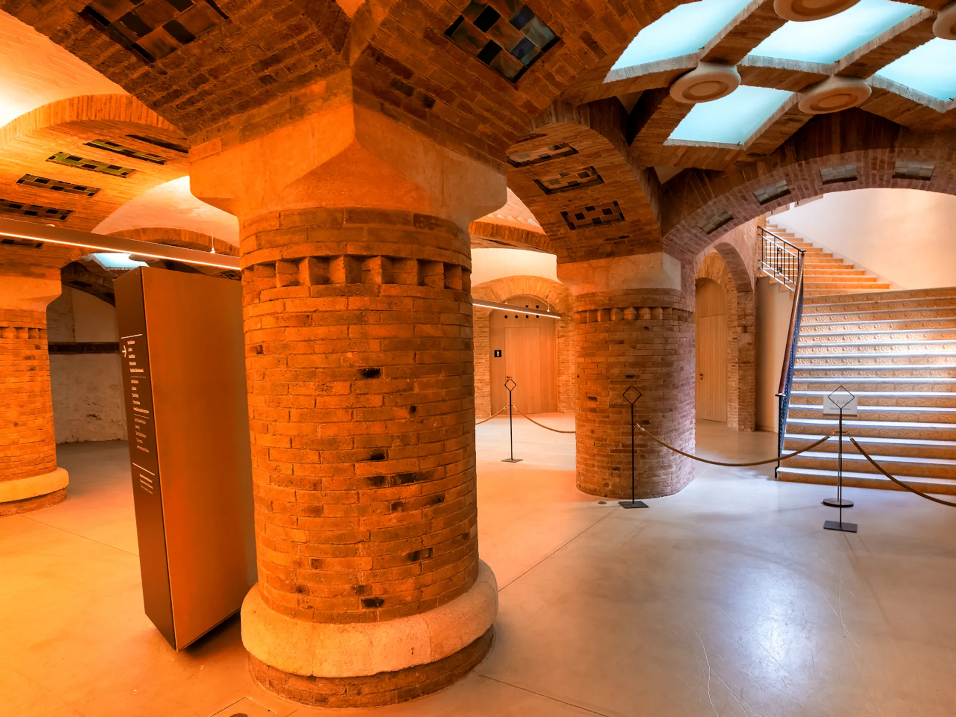Sala Hipóstila del Hospital de la Santa Creu i Sant Pau - Hospital de la Santa Creu i Sant Pau de Barcelona - Qué ver en Barcelona - Guía de Viajes Barcelona - Buendía Tours