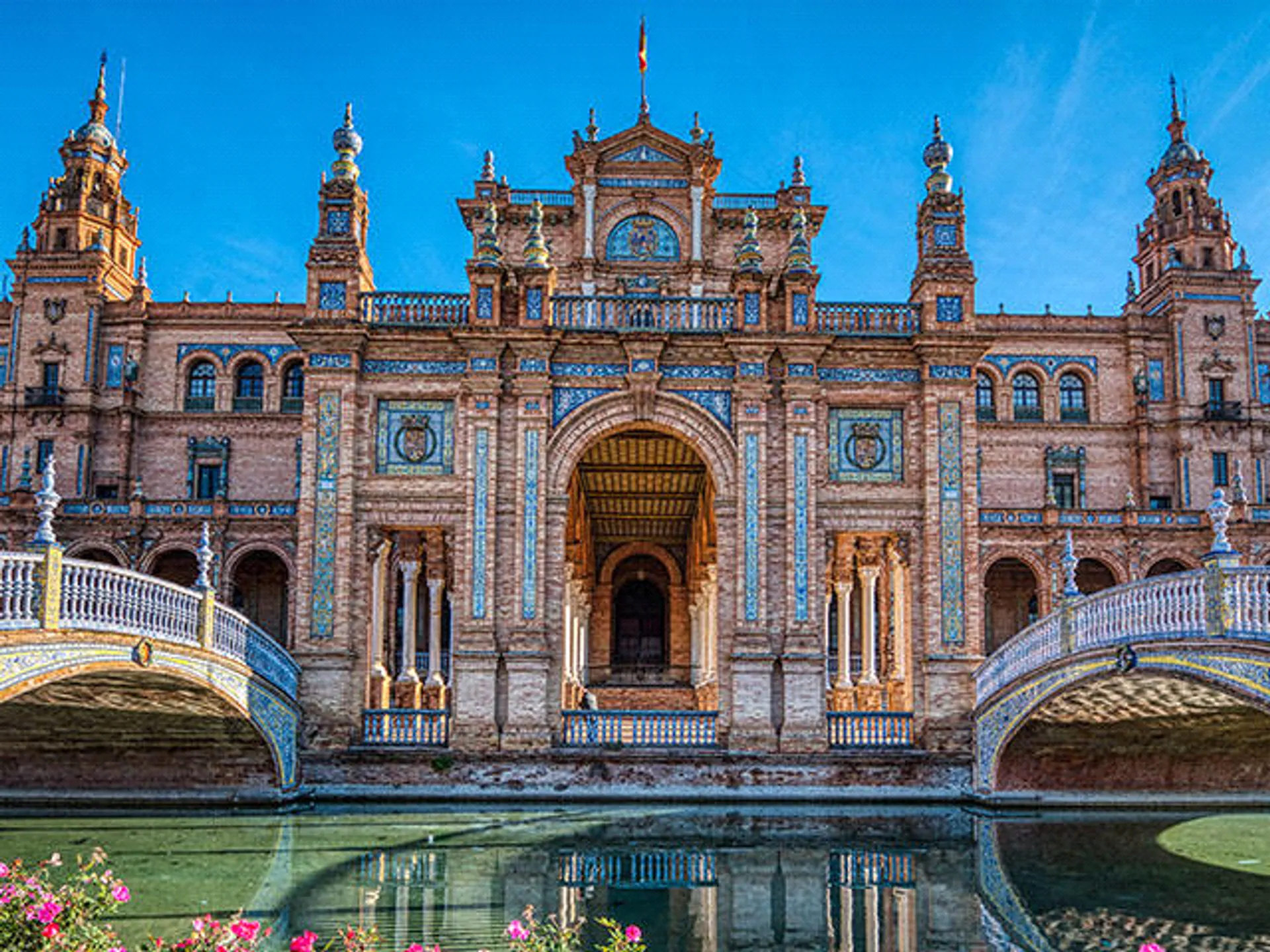Edificio principal de la Plaza de España de Sevilla - Qué ver en Sevilla - Guía de viaje Sevilla - Buendía Tours