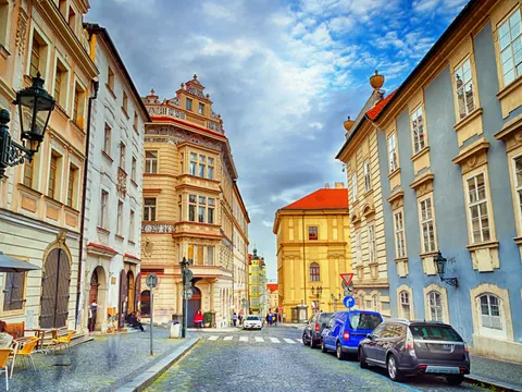 Calles empedradas y edificios históricos de Malá Strana en Praga