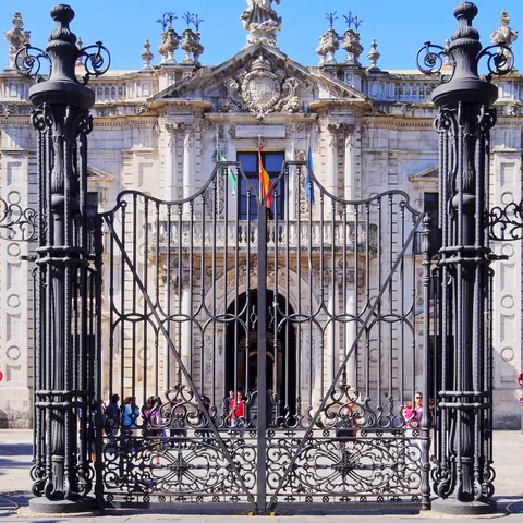 Verja de entrada al Rectorado de la Universidad de Sevilla-Qué ver en Sevilla-Guía de Viajes-Buendía Tours