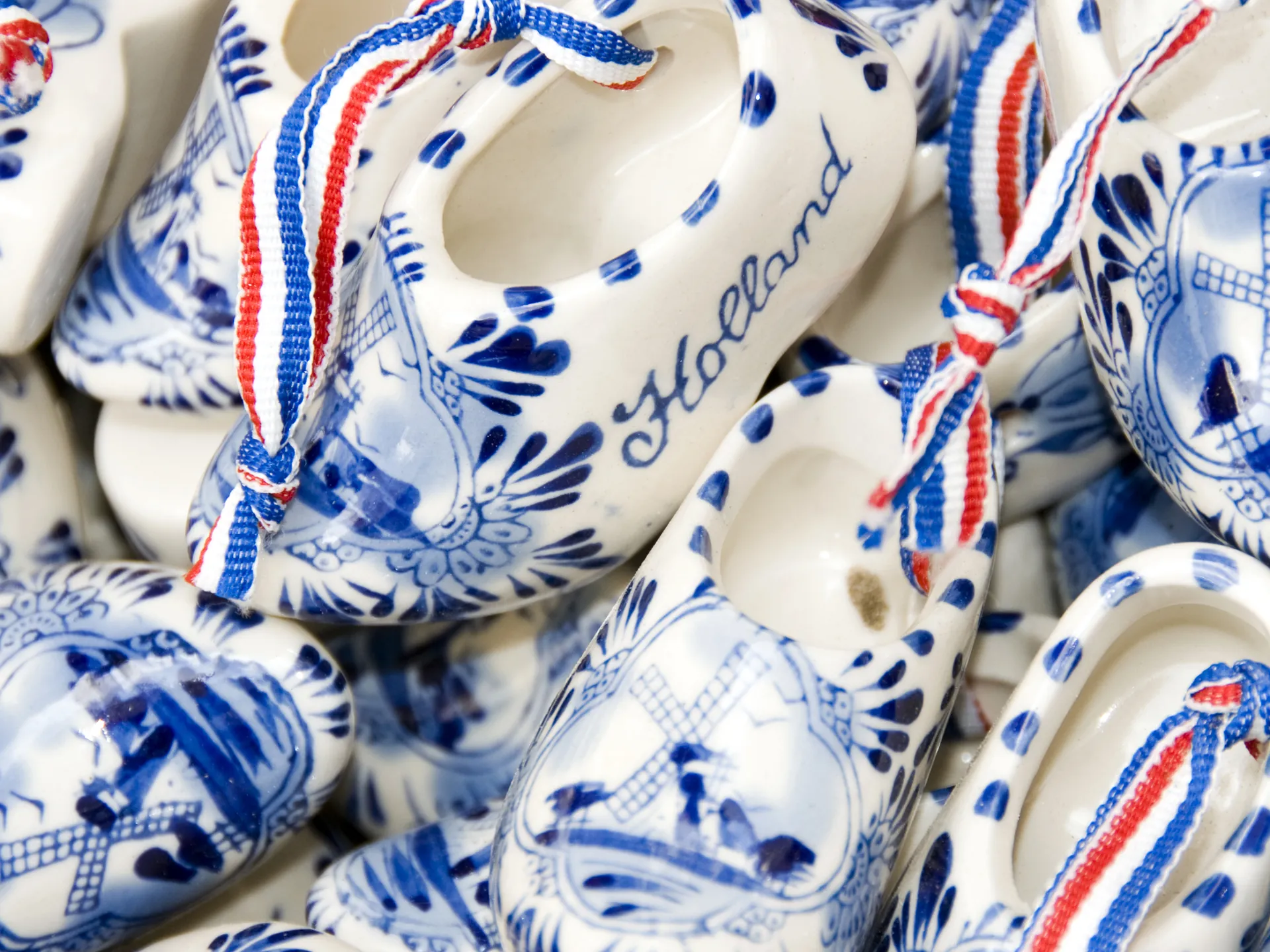Zuecos tradicionales hechos de Cerámica de Delft-Buendía Tours Amsterdam