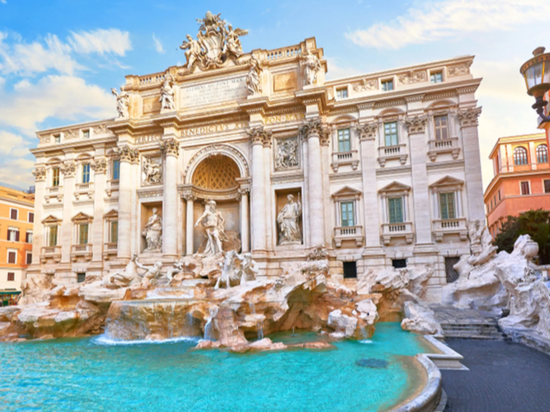 Vista de la Fontana di Trevi - Fontana di Trevi - Qué ver en Roma - Guía de Viajes Roma - Buendía Tours