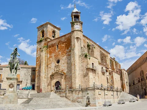 Ruta Completa Trujillo con entradas Iglesia Santa Maria Mayor visita guiada Cáceres Extremadura Buendía tours