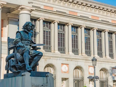 Pasaremos por el Museo del Prado, uno de los más importantes de la capital.