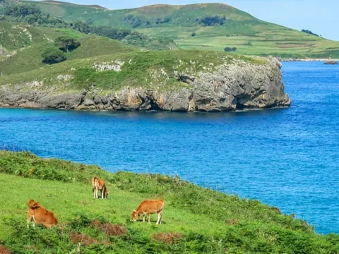 Playa Torenzo Celorio Llanes Trekking Senderismo Llanes Asturias Actividades excursiones