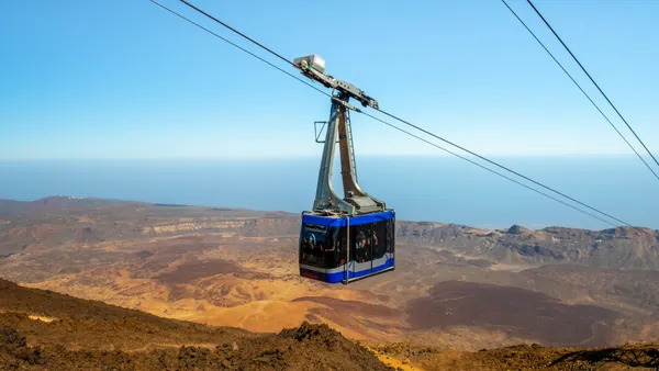 El teléferico que te acercará un poco más al pico del Teide.