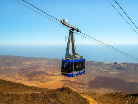 El teléferico que te acercará un poco más al pico del Teide.