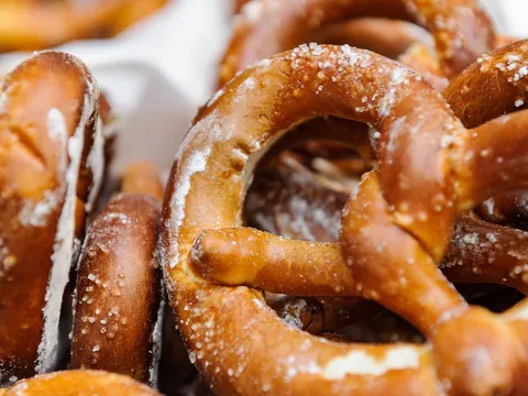 Pretzels - Platos típicos del Oktoberfest - Qué es el Oktoberfest - Blog - Buendía Tours