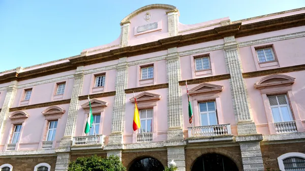 Palacio Aduanas visita guiada Cádiz tour Cortes