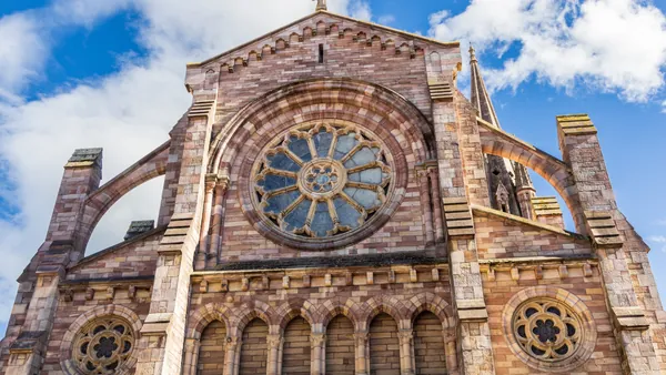 Fachada principal de la Iglesia de la Virgen de la Asunción de Torrelavega