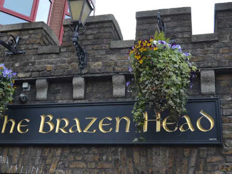Nuestro paseo termina en The Brazen Head, el pub más antiguo. de Dublín.