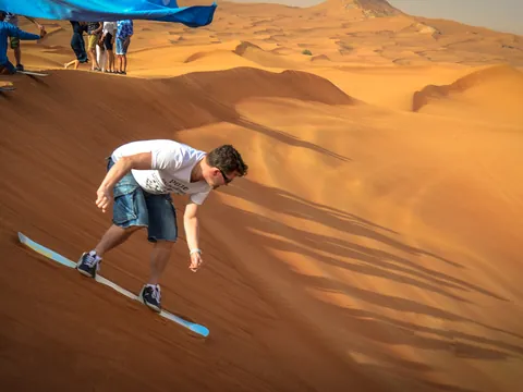Safari Premium Dunas Rojas Deierto Dubai Oasis Dinerat Marmoon 4x4 paseo Camello Henna Alcones Danzaespectaculo Sandboarding Barbacoa Emiratos Arabes