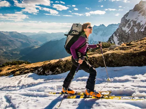 alquiler de esquís Travesia Skimo Ski Montaña Pieles Foca Sierra Nevada