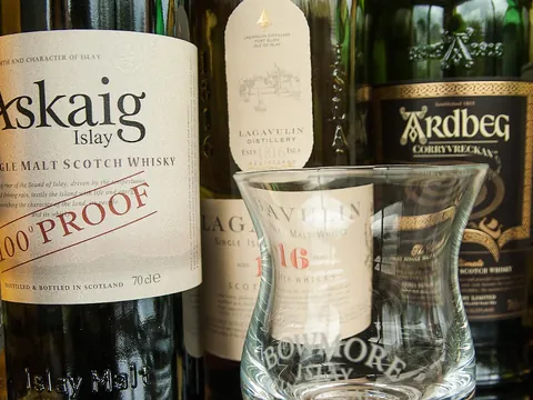 Botellas de destilados escoceses