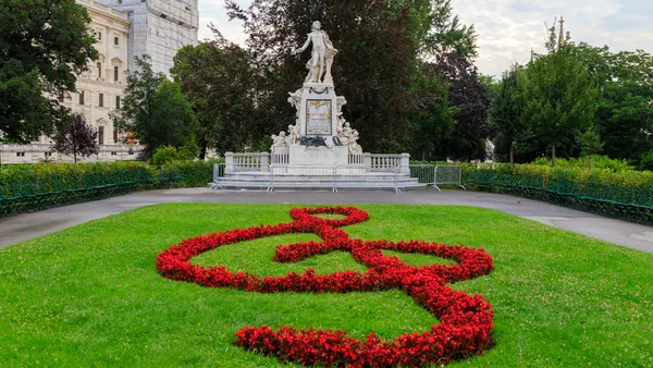 Un remanso verde en el centro de Viena: el encantador Burggarten.