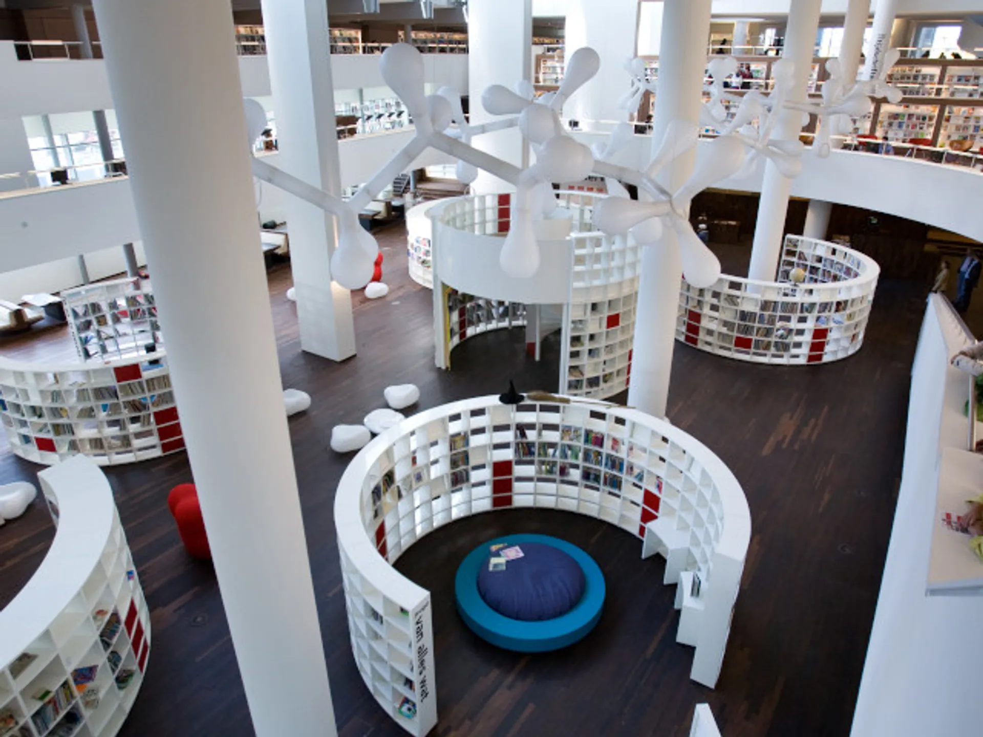 Interior de la Biblioteca Nacional-Ámsterdam que ver-Guía de viaje 