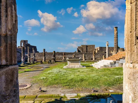 Excursión a Pompeya en tren y tour a pie por Nápoles