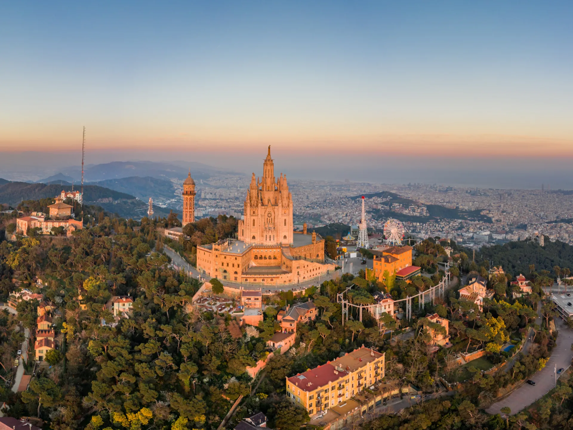 Panorámica del Monte Tibidabo - Monte Tibidabo de Barcelona - Qué ver en Barcelona - Guía de Viajes Barcelona - Buendía Tours