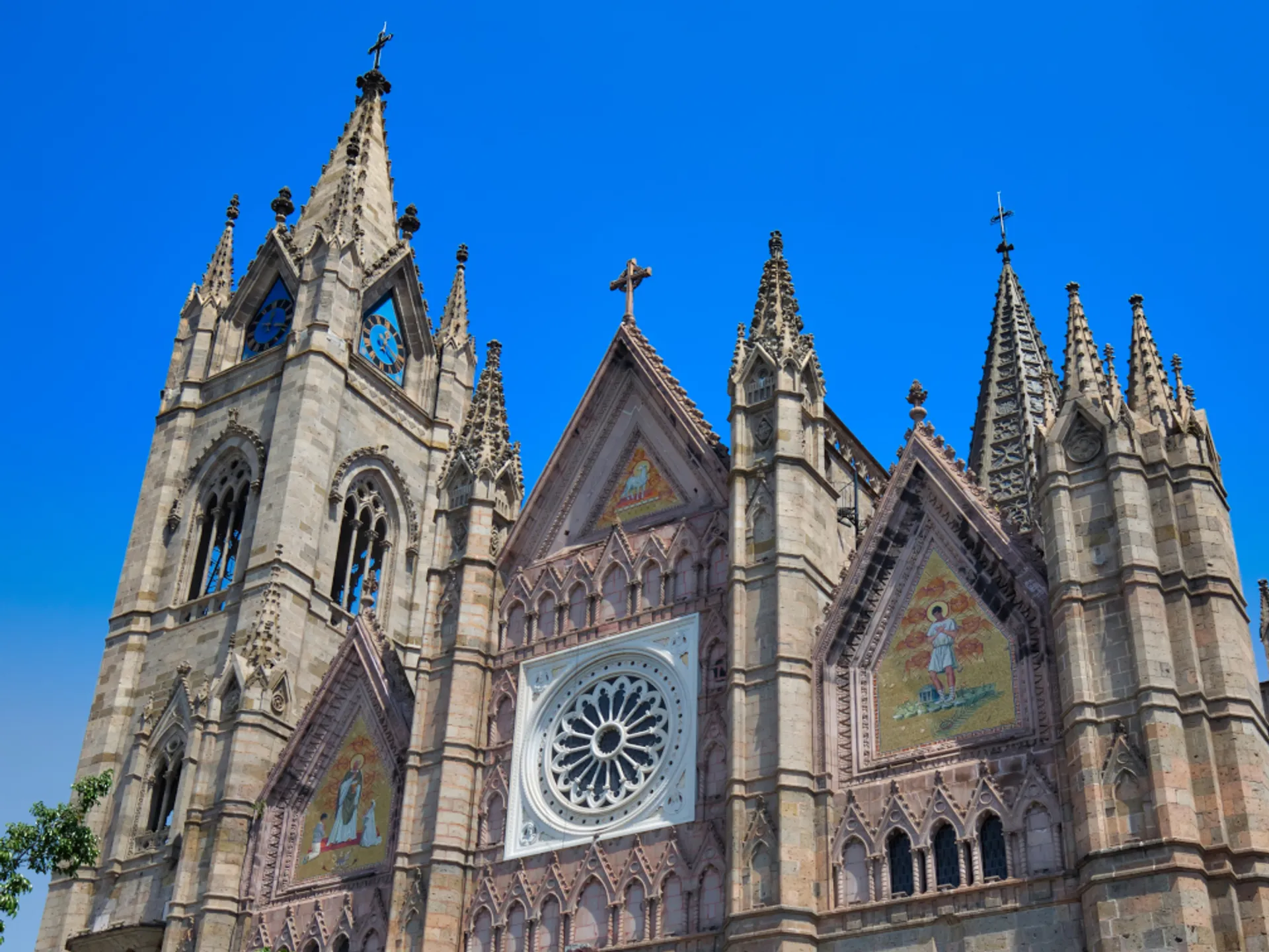 Templo expiatorio del sagrado corazón - 15 joyas arquitectónicas de Barcelona - Blog - Buendia Tours