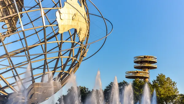 Unisphere de Flushing Meadows con fuentes en Queens, Nueva York, Estados Unidos