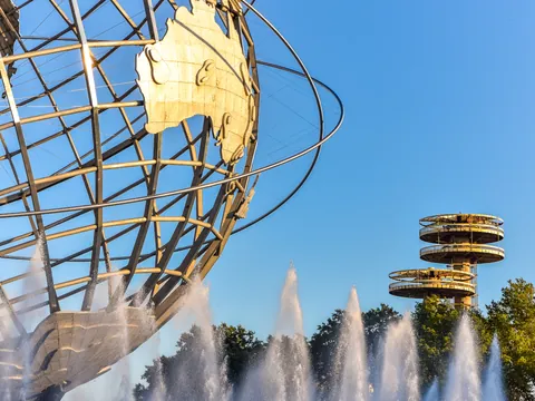 Unisphere de Flushing Meadows con fuentes en Queens, Nueva York, Estados Unidos