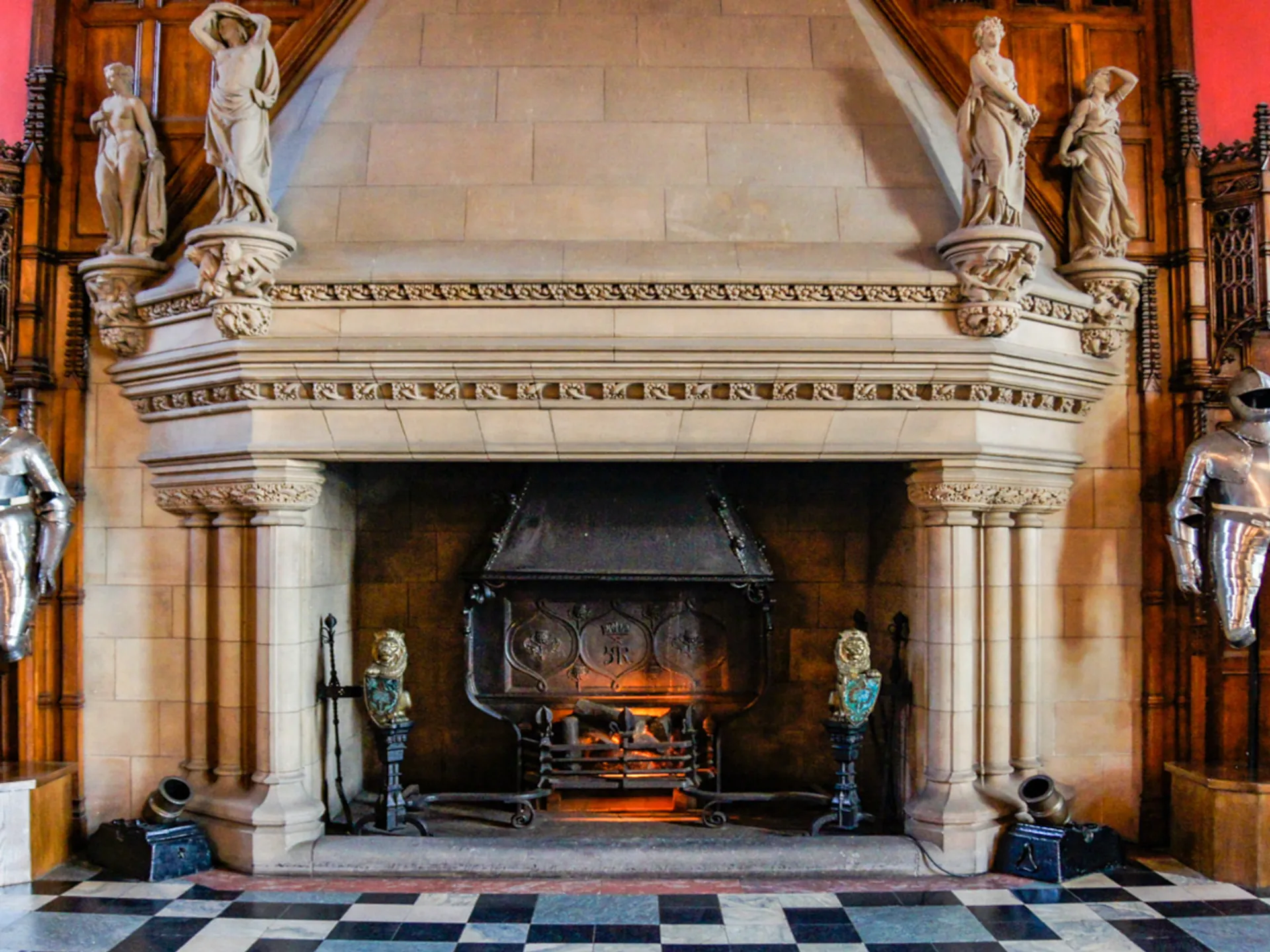 Interior del Castillo de Edimburgo - Castillo de Edimburgo - Qué ver en Edimburgo - Guía de Viajes Edimburgo - Buendía Tours