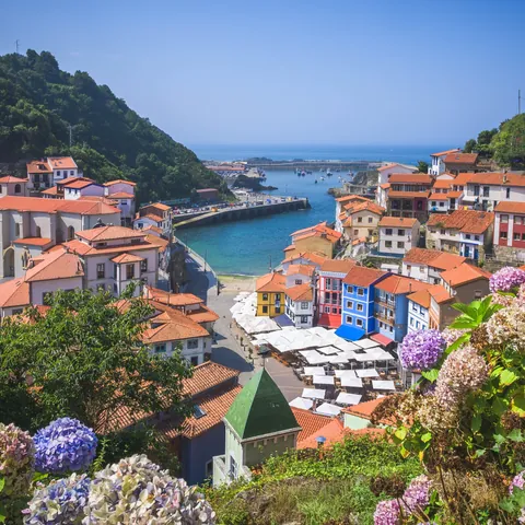 Vista aérea de Cudillero y su puerto