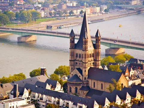 Vista aérea de Colonia, una ciudad emblemática de Alemania.