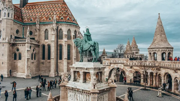 Qué hacer en Budapest entre historia imperial, baños termales y experiencias sobre el Danubio