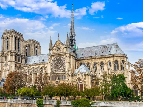 Exterior de la Catedral de Notre-Dame, uno de los iconos parisinos.