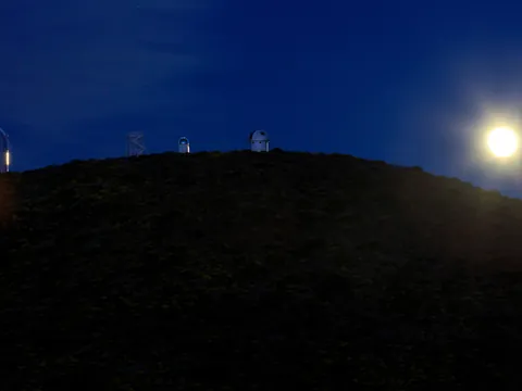 Luna vista desde el observatorio de Tenerife, otro de los atractivos de este archipiélago.