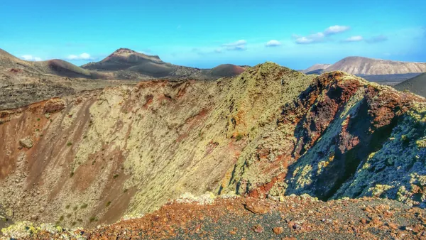 Sendrismo Guiado Lanzarote paisaje Lunare Trekking Rutas Guias de Montaña islas Canarias España