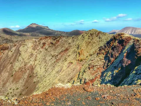 Sendrismo Guiado Lanzarote paisaje Lunare Trekking Rutas Guias de Montaña islas Canarias España