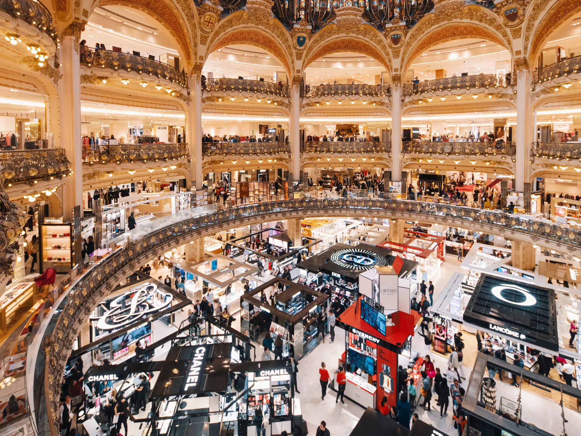 Interior de las Galerías Lafayette de París