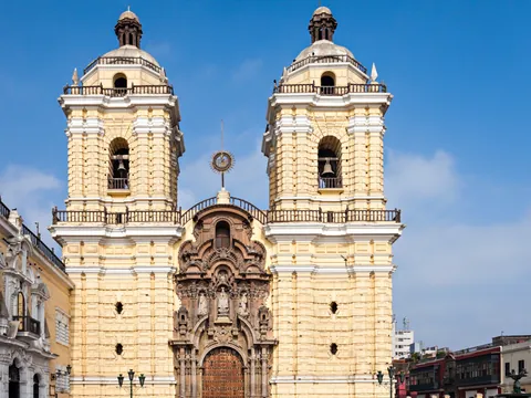 Nos acercaremos a la iglesia de San Fracisco, una de las más significativas de Lima.