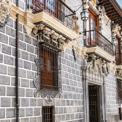 Palacio de la Madraza - Qué ver en Granada - Guía de viaje Granada - Buendía Tours