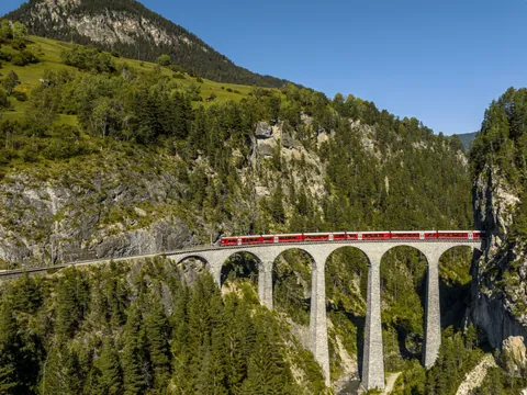 Tour por los Alpes Suizos en los trenes Bernina y Glacier Express desde Milán