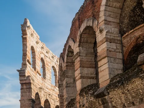 Vestigios romanos en la ciudad de Verona, uno de los atractivos turísticos más visitados.